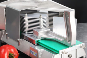 New Star Foodservice 39702 built-in cutting board benefits efficient prep.