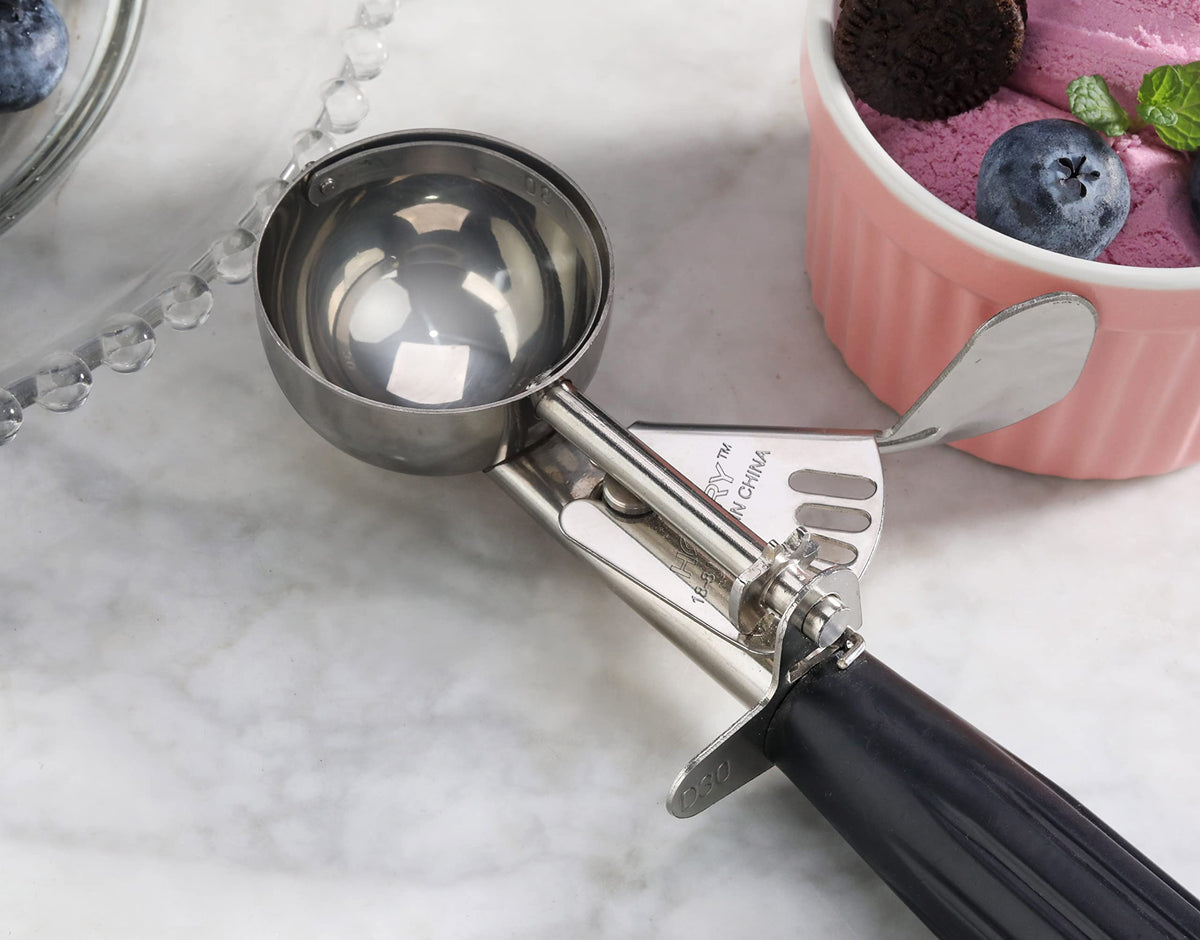 New Star Foodservice stainless steel construction resists corrosion for high-volume use.