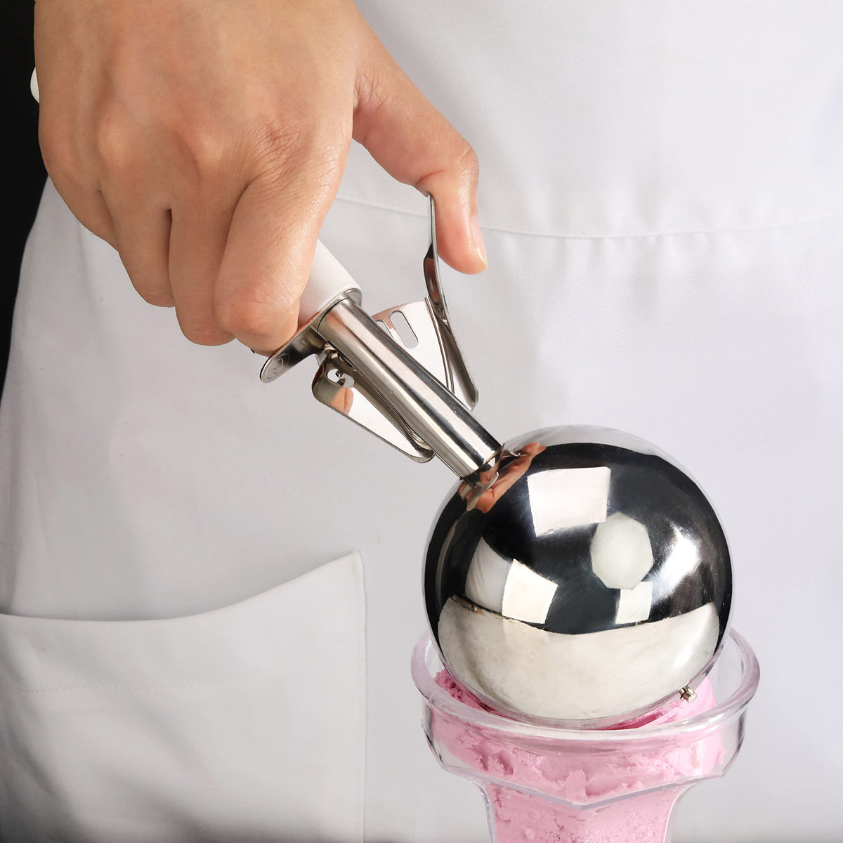 New Star Foodservice right-handed disher design supports smooth operation