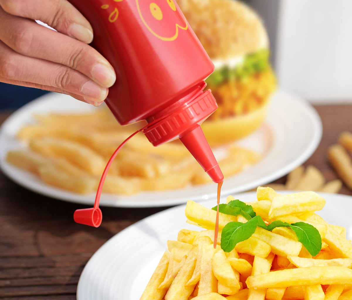 New Star Foodservice squeeze bottle with leak-resistant nozzle and secure cap for mess-free use