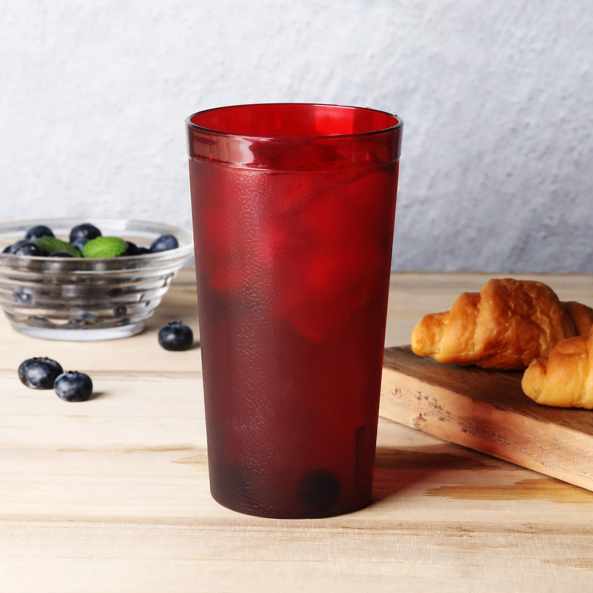 New Star Foodservice tumbler with smooth rim, 16oz red, comfortable drinking and easy cleaning.