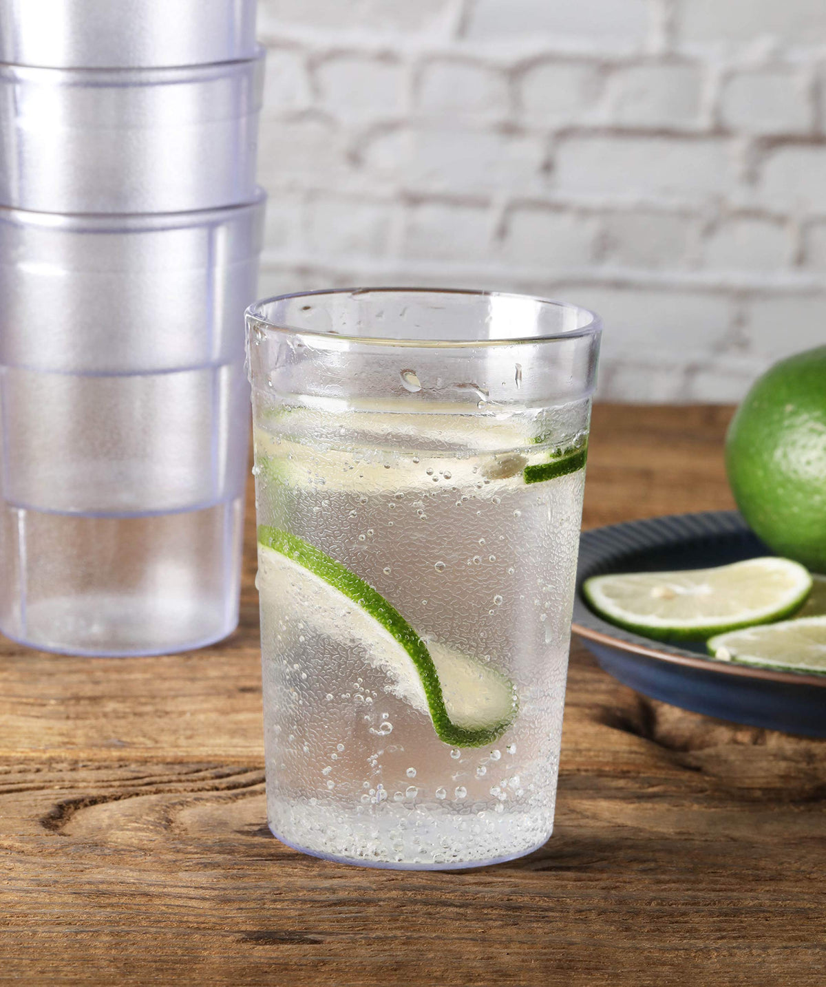 New Star Foodservice tumbler with smooth rim offers comfortable drinking and easy cleaning.