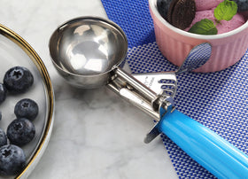 New Star Foodservice two-point-seven-five-ounce portion demonstrates consistent servings.