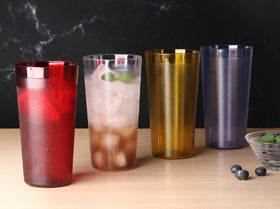 New Star red 20oz tumbler in outdoor cafe setting