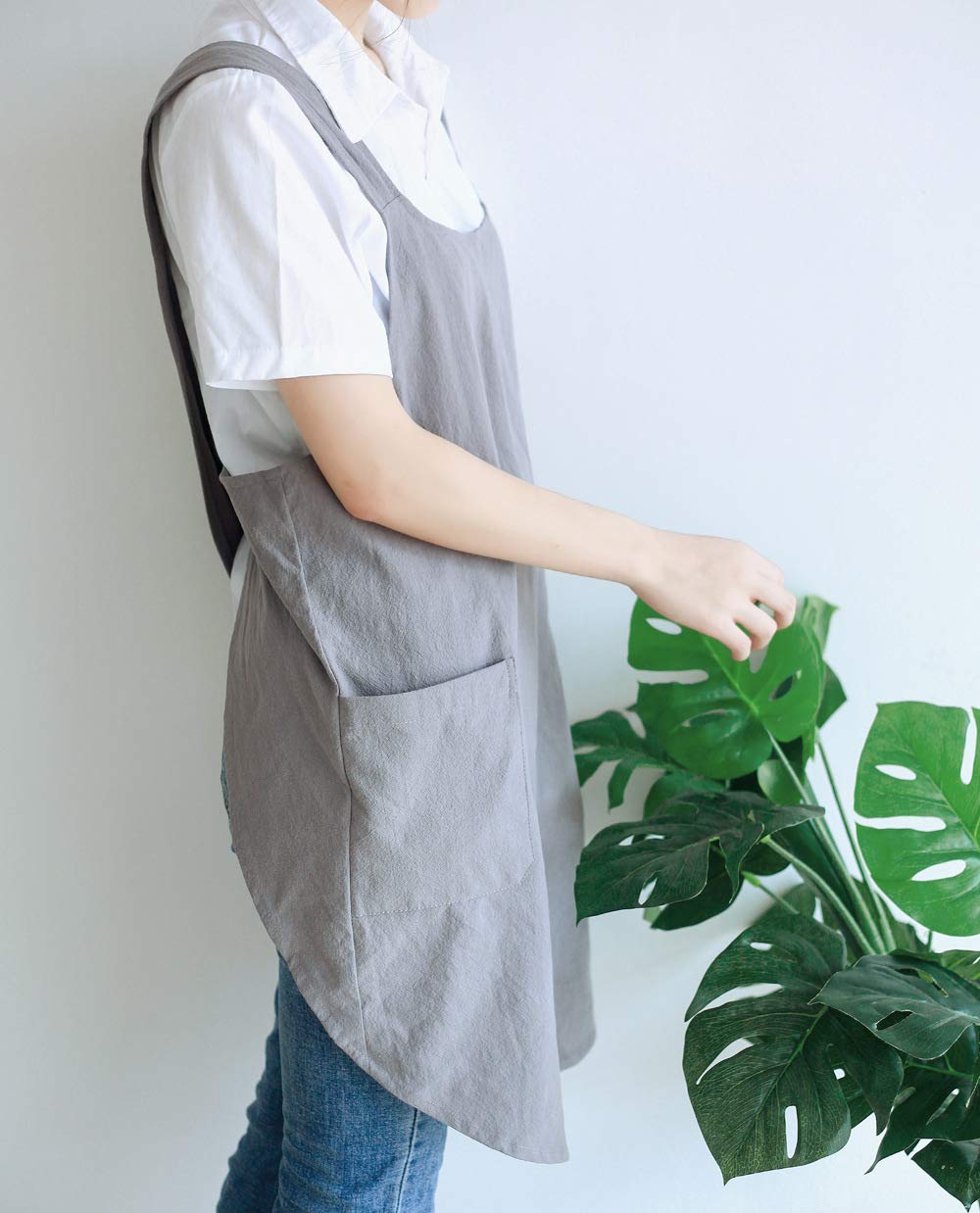 NEWGEM Women's size apron fits most with generous dimensions