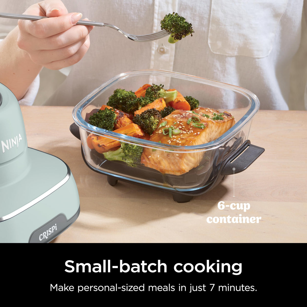 Crispi crisper plate and accessories enabling even browning