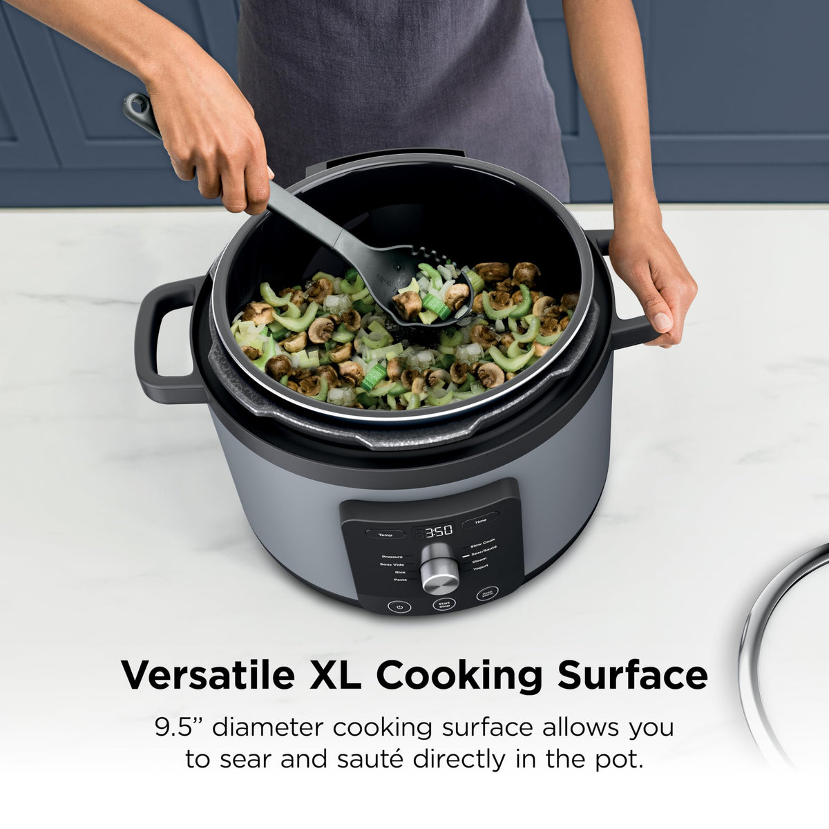Ninja HyperHeat simpli-serve removable pot for easy serving.