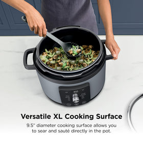 Ninja HyperHeat simpli-serve removable pot for easy serving.