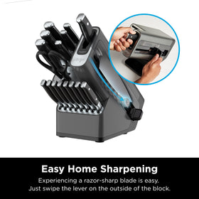 Ninja K32017 ergonomic grip designed for comfortable cutting