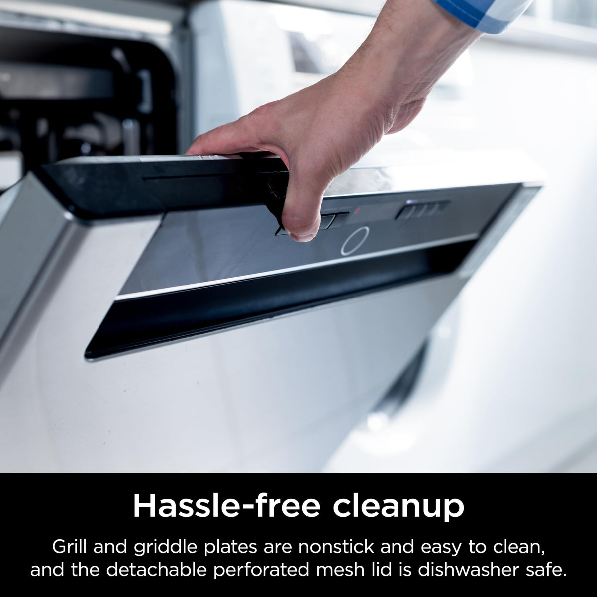Ninja Sizzle removable plates for easy cleaning and dishwasher use