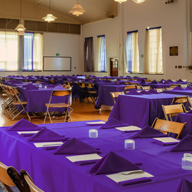 Niuara disposable tablecloth with tear-resistant PEVA, easy cleanup after gatherings.