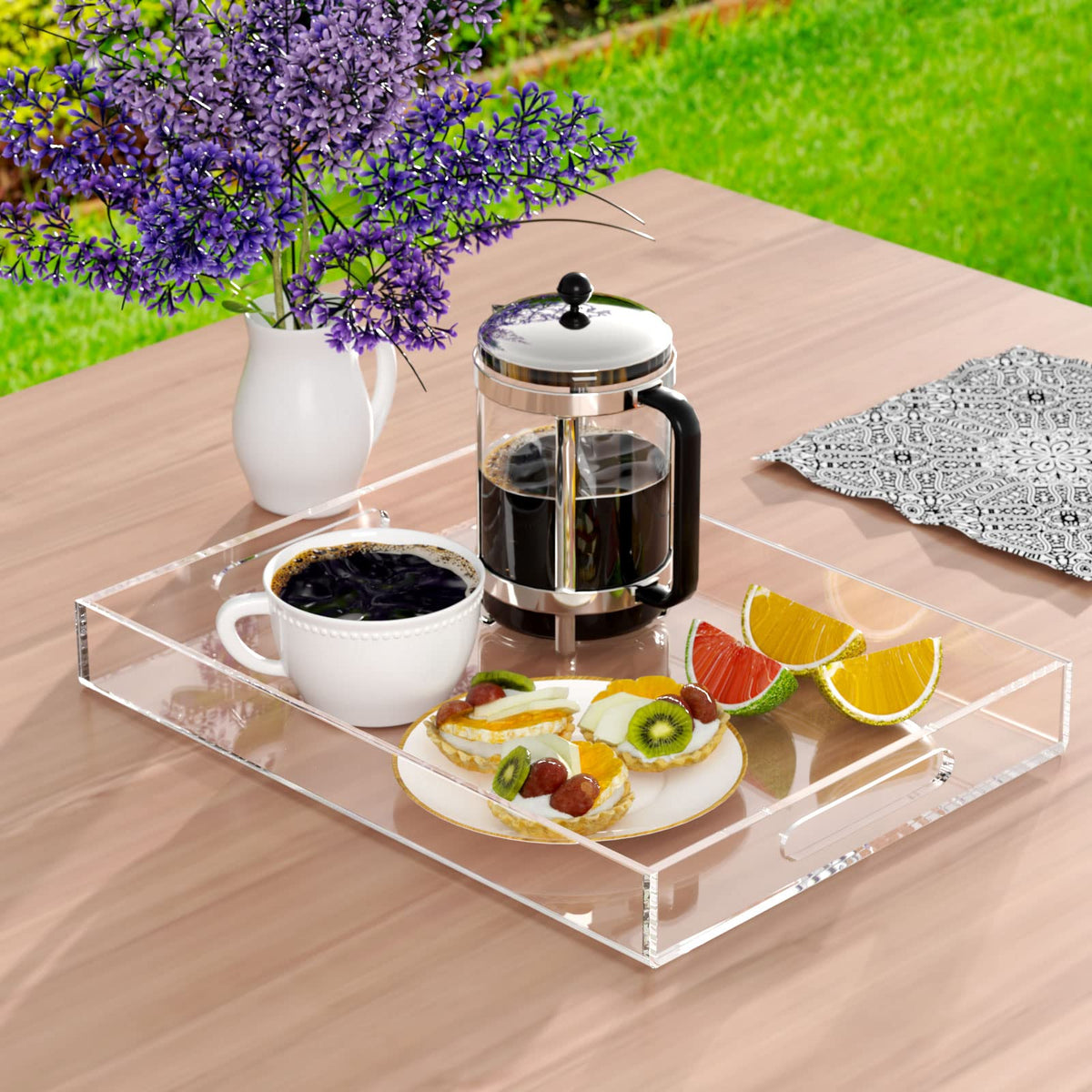 NIUBEE spill-proof tray with sealed corners demonstrates spill containment.