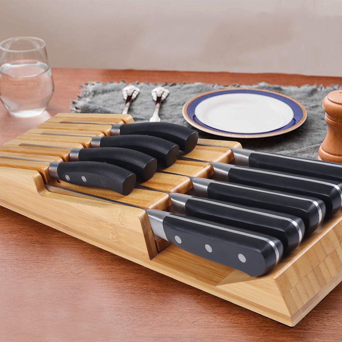 NIUXX 9-slot block fits most kitchens and suits knife lovers as a thoughtful gift