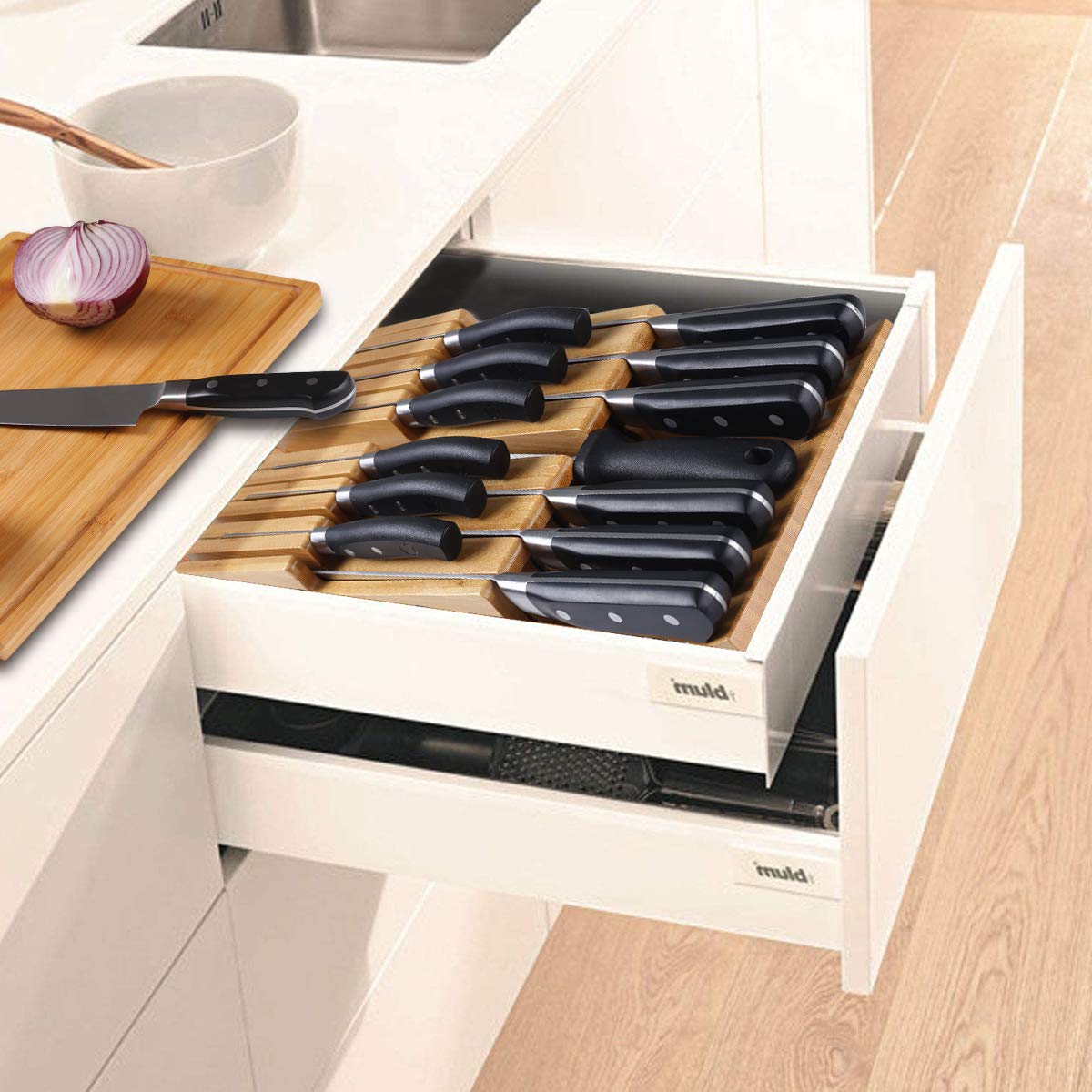 NIUXX inclined-slot design enables safer, quicker knife handling.