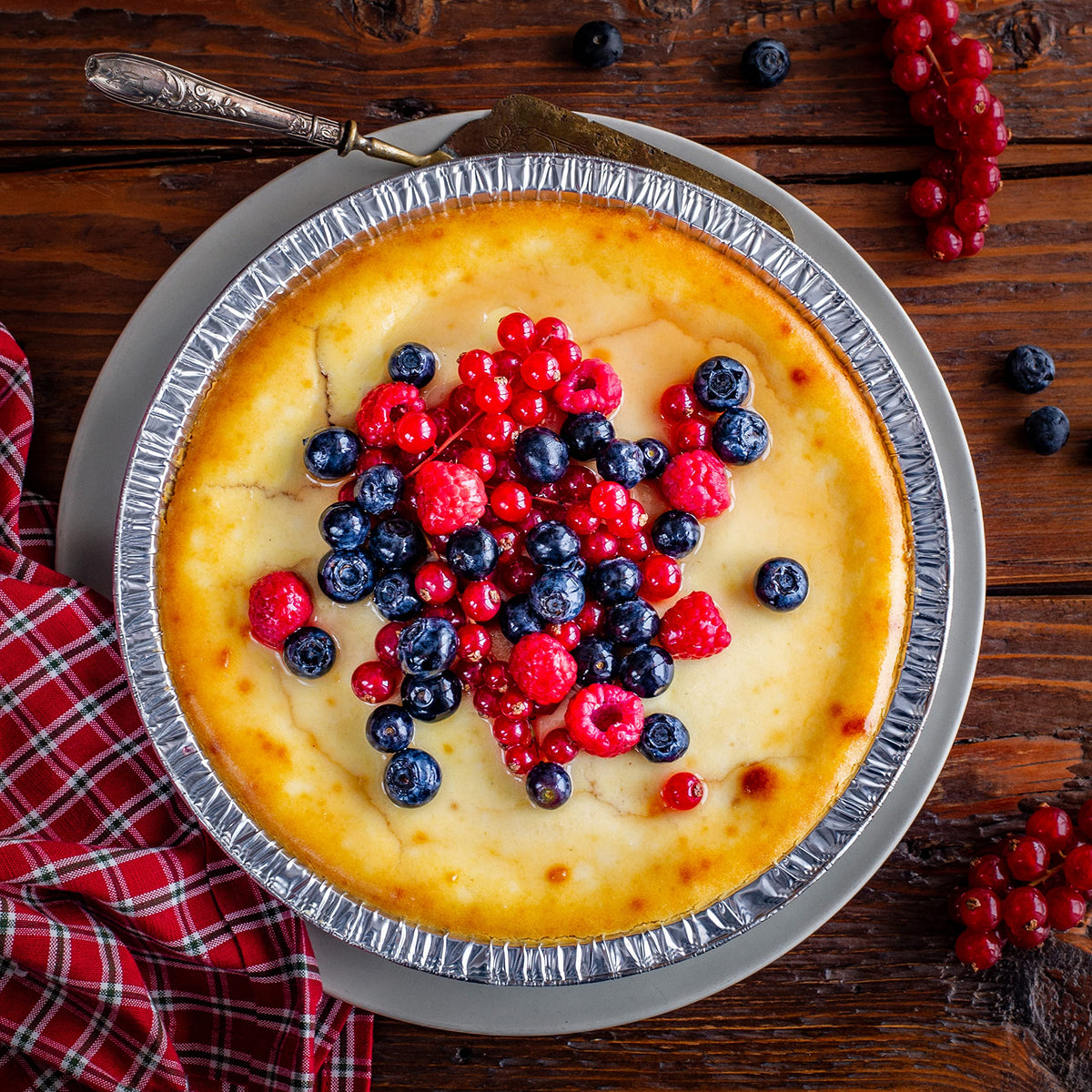 NoCry 9-inch pie pan with lip design supports clean crimping and even bake.