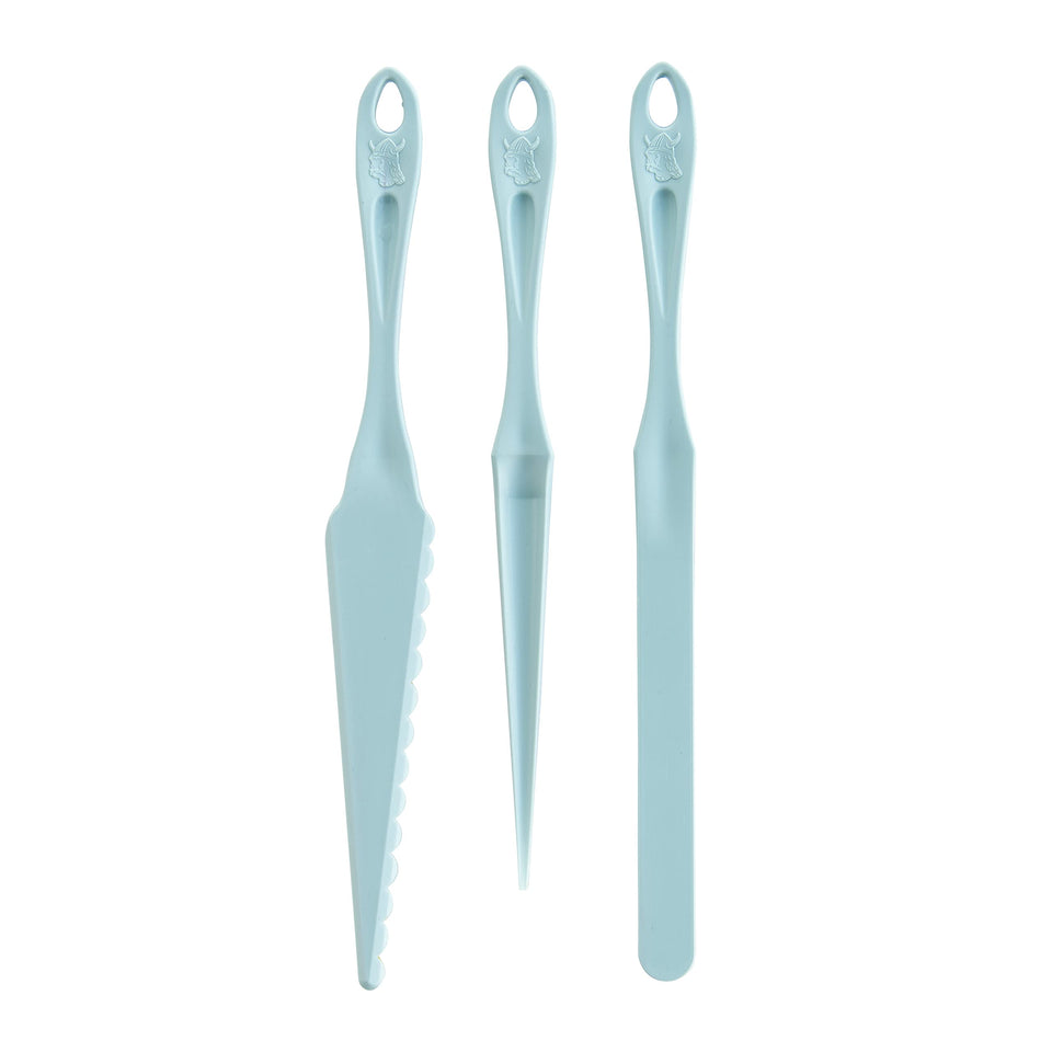 Nordic Ware Bundt finishing serrated edge tool for precise edges and texture