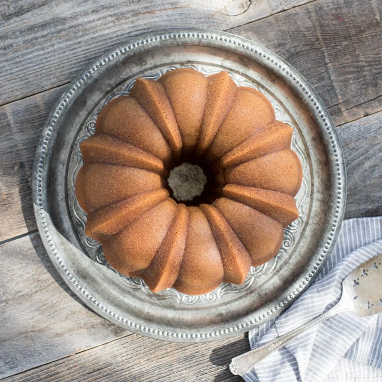 Oven-safe Nordic Ware Bundt pan up to 400°F for reliable baking sessions.