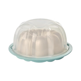 Cake Keeper with locking lid from Nordic Ware for safe transport