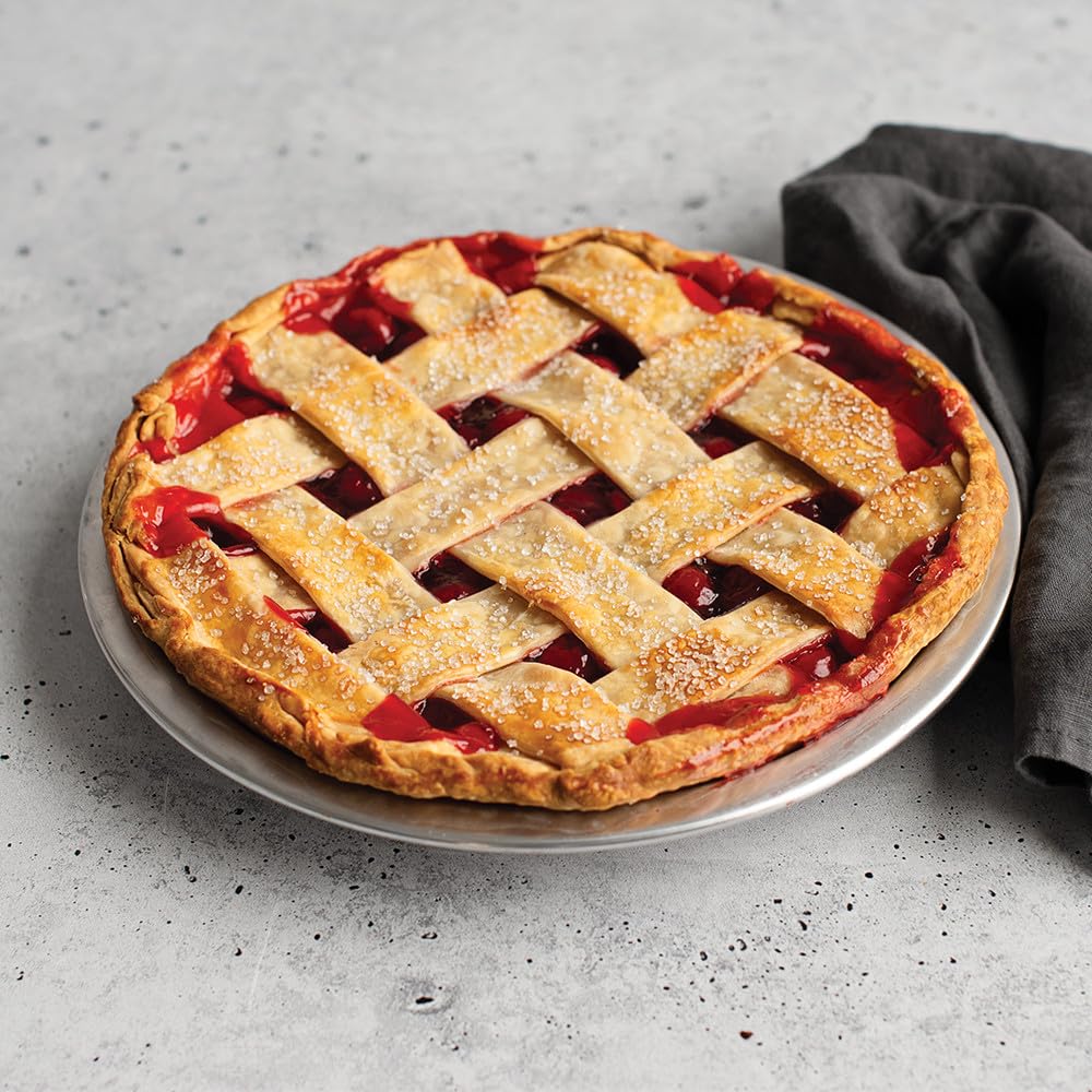 Nordic Ware Naturals Pie Pan 9-Inch lip detail showing lifting edge.