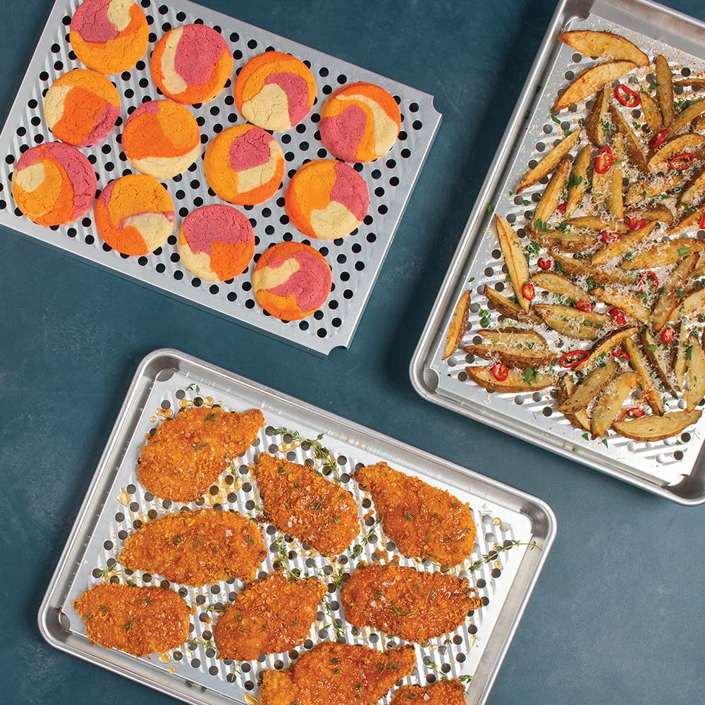 Nordic Ware Naturals single-piece design enhances durability