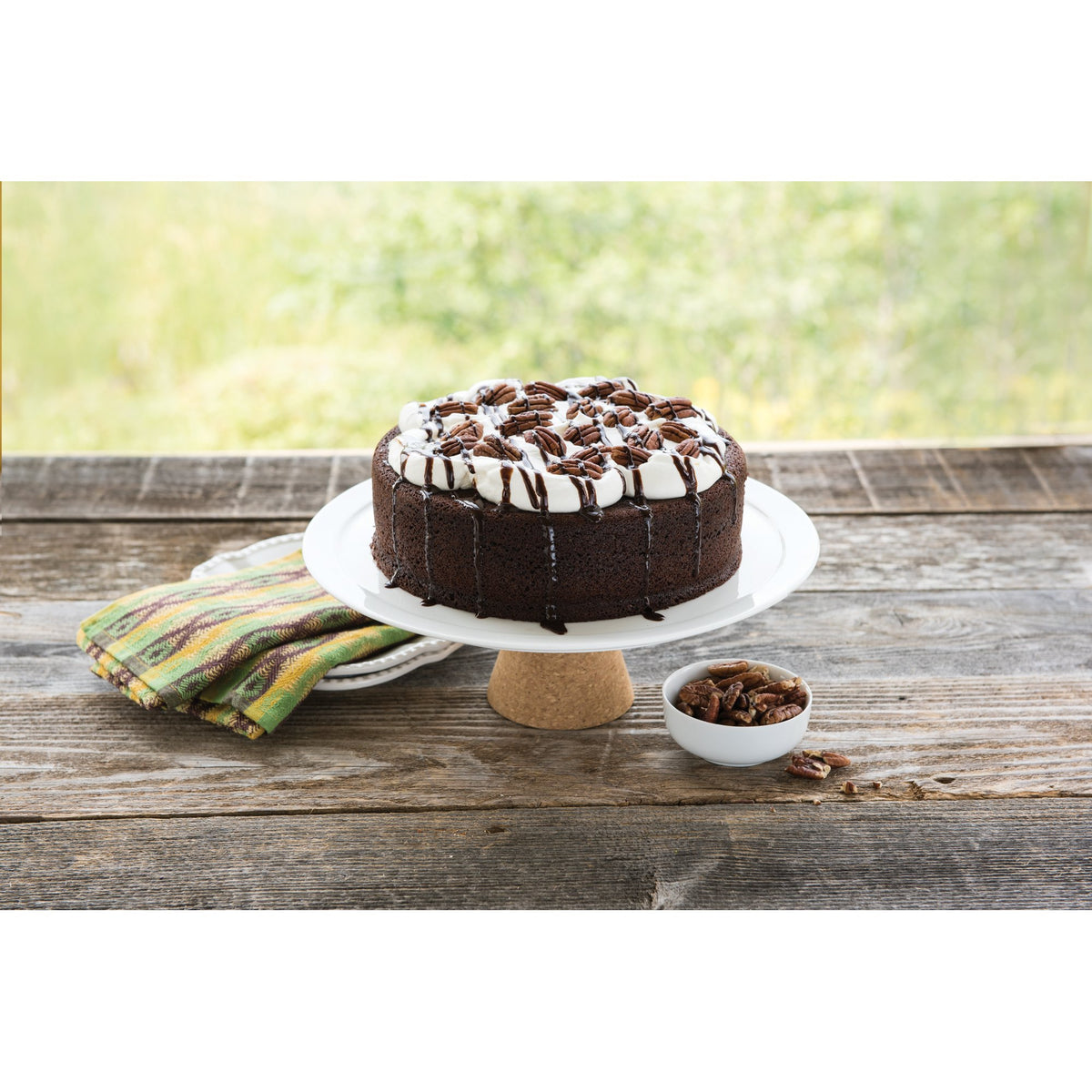 Inside nonstick aluminum surface for smooth cake release