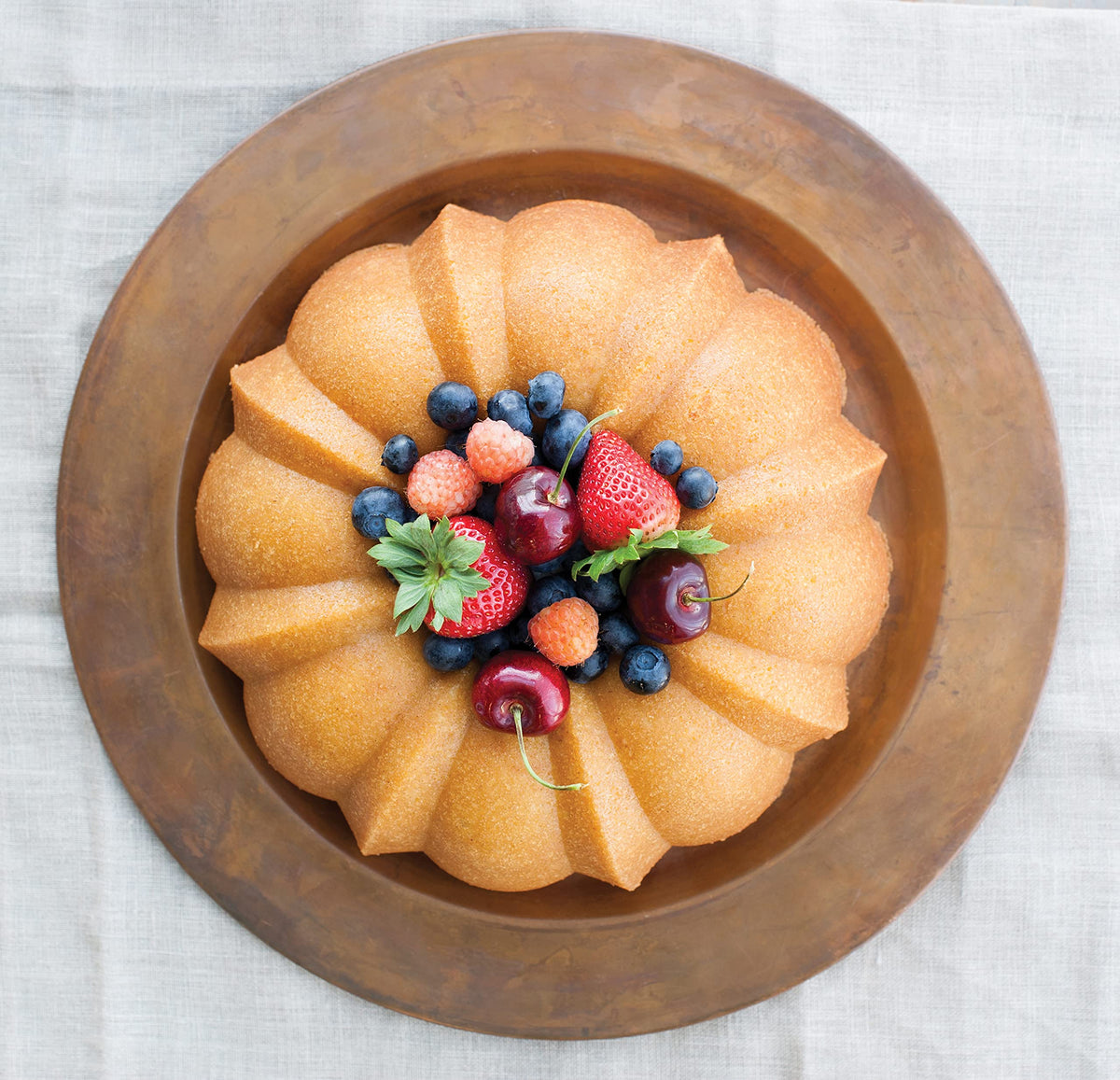 Nordic War Original Bundt 12-Cup silver oven-safe up to 400°F