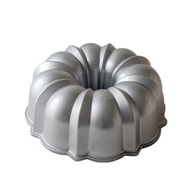 Nordic War Original Bundt 12-Cup silver top view shows intricate cake detail