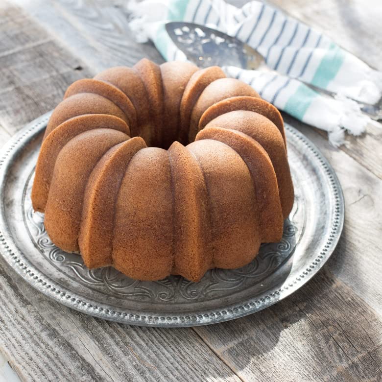 Bundt pan heat-conductivity in graphite enables even browning across treats.