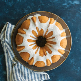 Oven-safe up to 400°F for versatile baking moments in graphite Bundt pan.