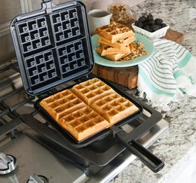 Nordic Ware 15040 waffle iron top view highlights interlocking hinges for quick preheating