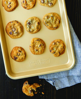 Nordic Ware Naturals Nonstick Quarter Sheet rim detail emphasizes reinforced rims for warp resistance.