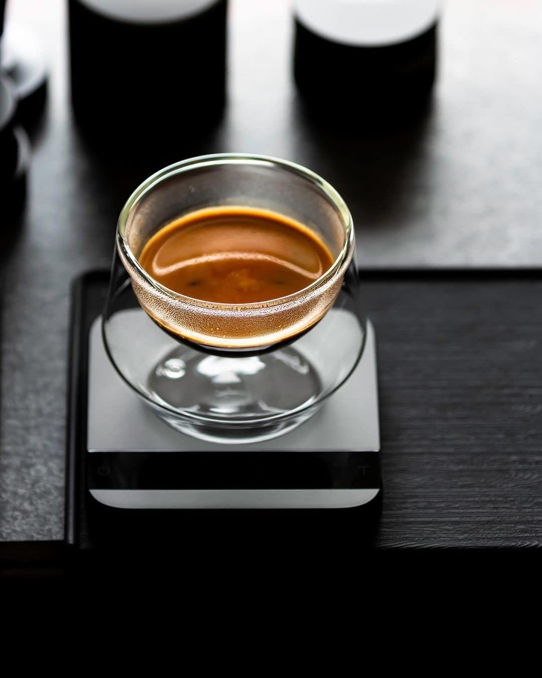 Normcore tamping mat anti-slip rubber keeps the portafilter in place during tamping.