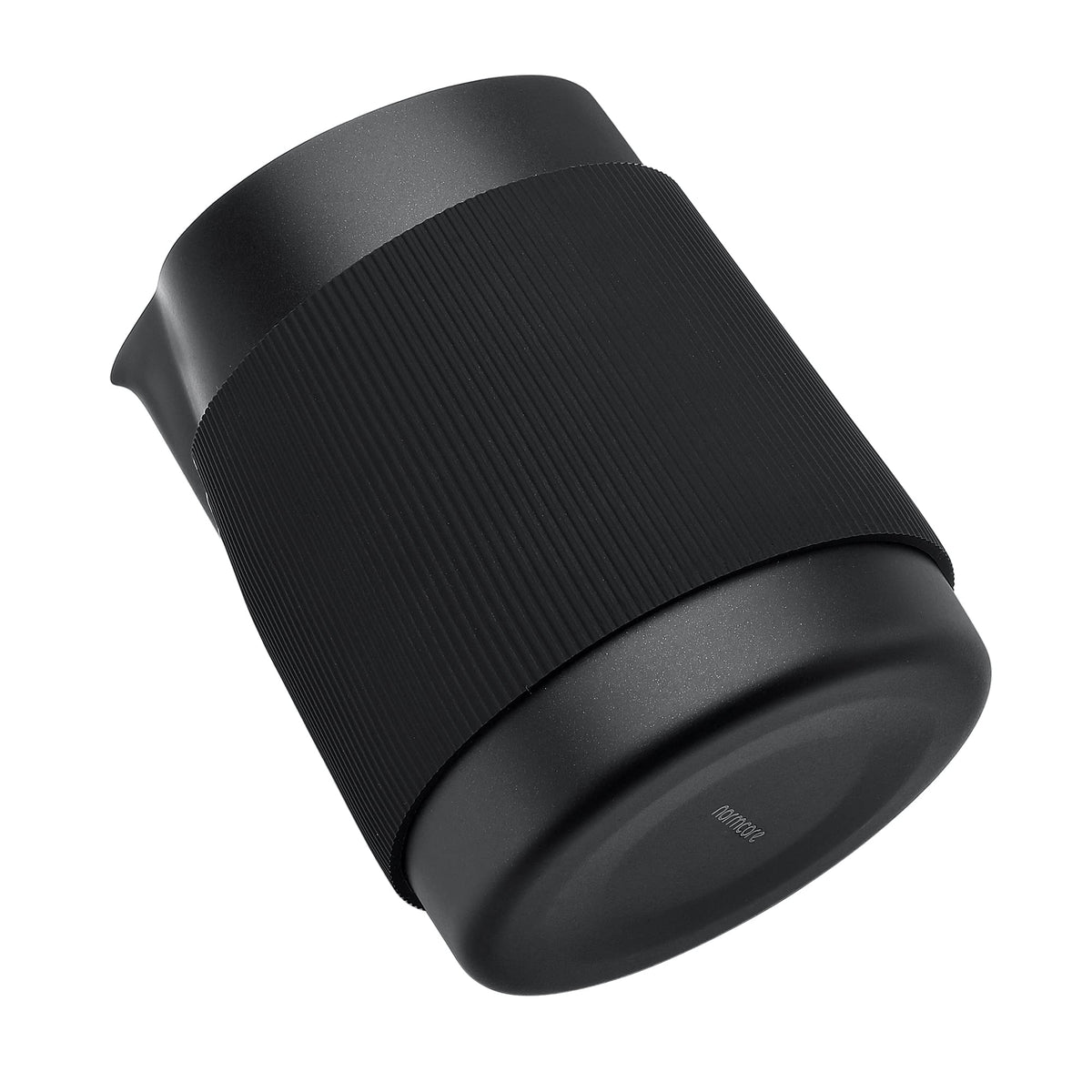 Normcore heat-resistant silicone grip keeps hands cool during frothing.