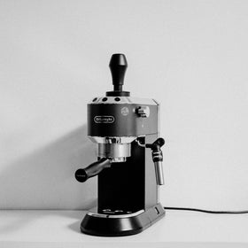 Normcore tamper with interchangeable springs for adjustable pressure