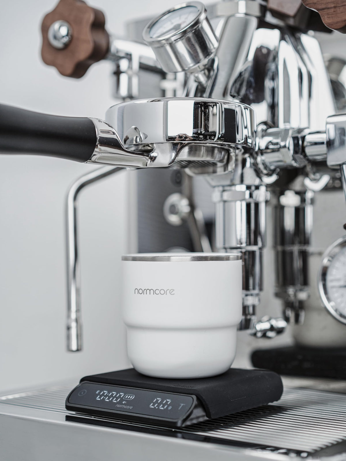 High-precision sensor delivering 0.1 g accuracy for repeatable brews.