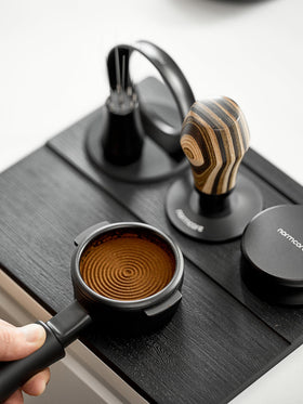 Normcore Tamping Mat anti-slip design keeps the portafilter steady during tamping.