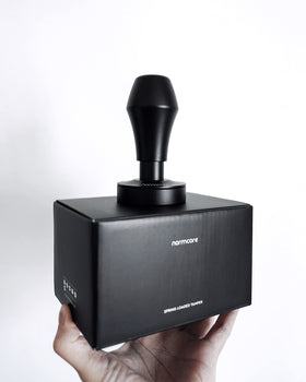 Premium anodized aluminum handle and flat base for durable daily use