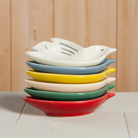 Now Designs lightweight stoneware bowls highlighted for durability and easy stacking.