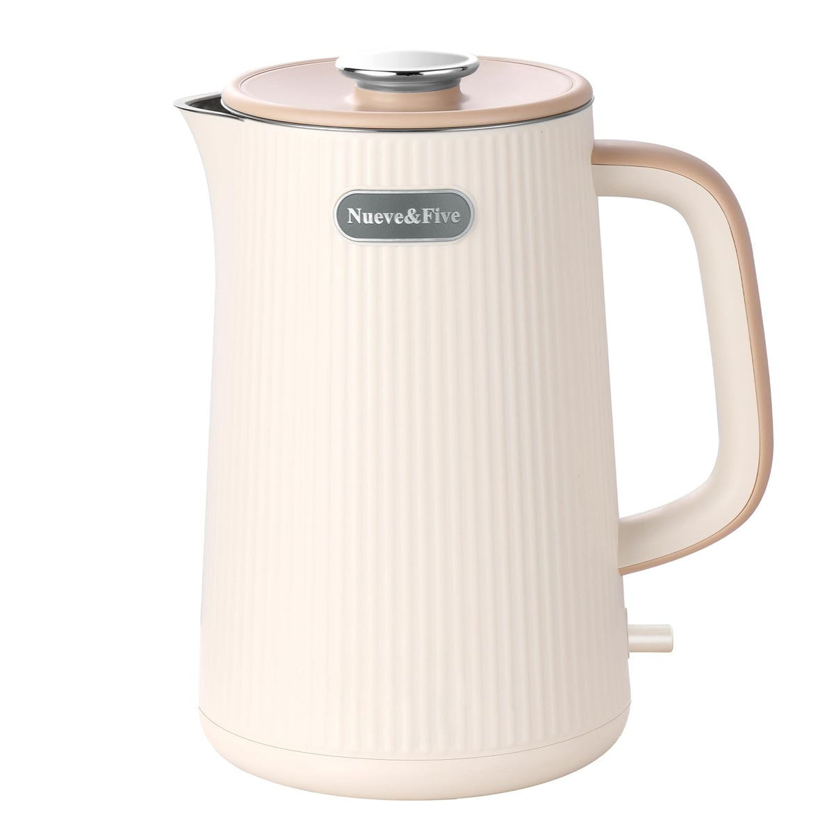 Nueve&Five 1.7L kettle showing large capacity for 6–7 cups of tea or coffee.