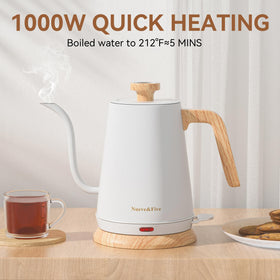 Nueve&Five stainless steel interior and lid for durable, safe boiling.