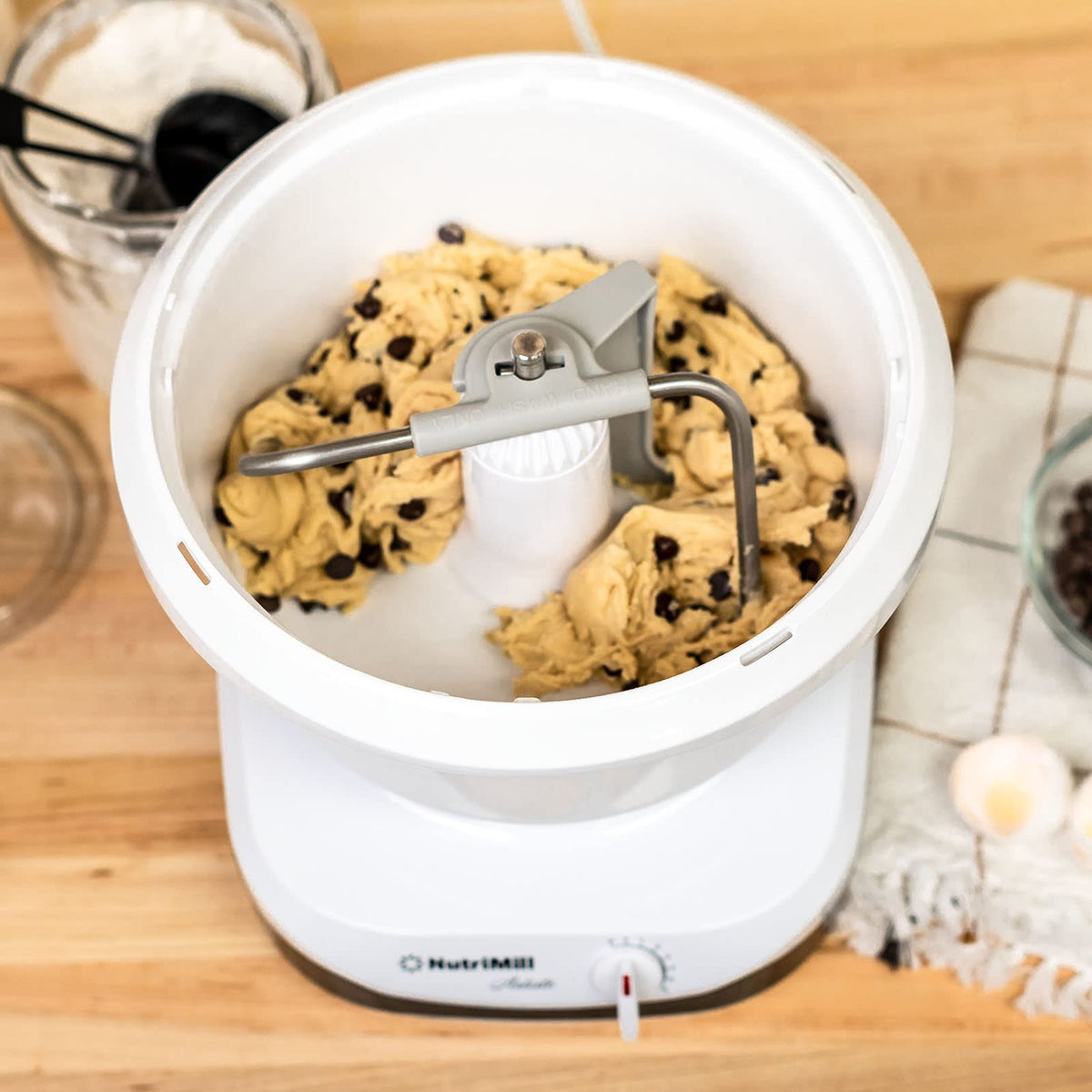 Nutrimill Artiste 500-watt motor powering reliable mixing performance