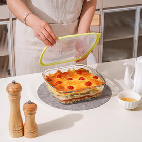 NUTRIUPS BPA-free lid provides visual coverage and easy stacking.