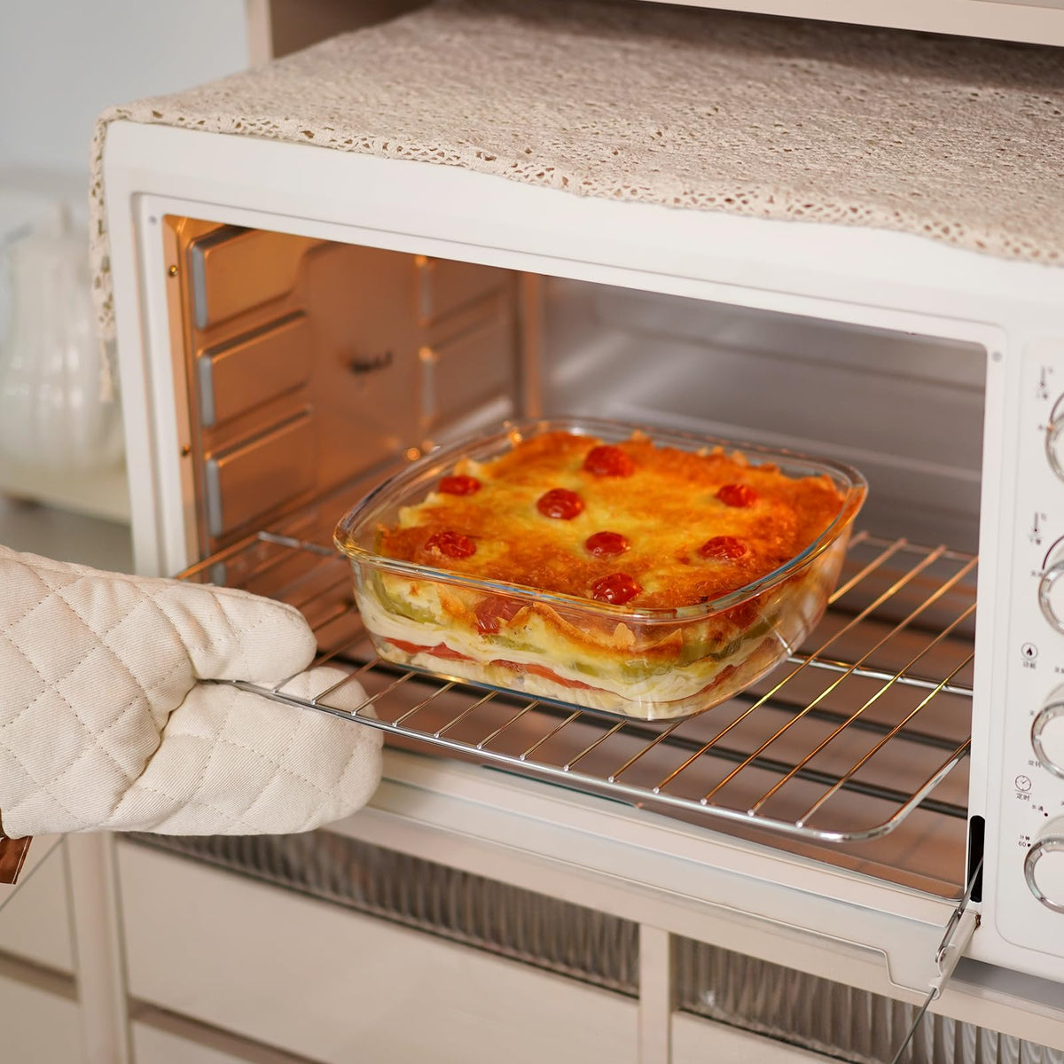NUTRIUPS stackable bakeware saves cabinet space after baking.