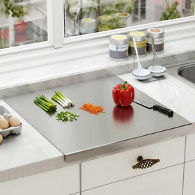 Oahtzy knife-safe surface with smooth edges protects hands.