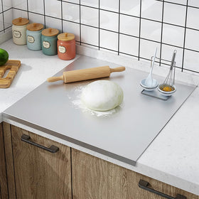 Oahtzy L-edge design enhances stability on countertops during chopping.