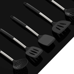oannao baking brush coats batter evenly and dries quickly.