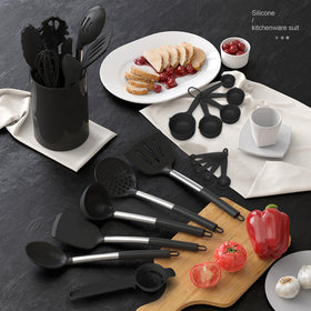 oannao egg whisk speeds mixing and blends smoothly.