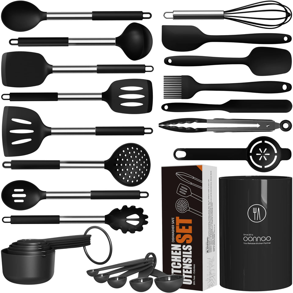 oannao silicone spatula for nonstick cookware and easy cleanup.
