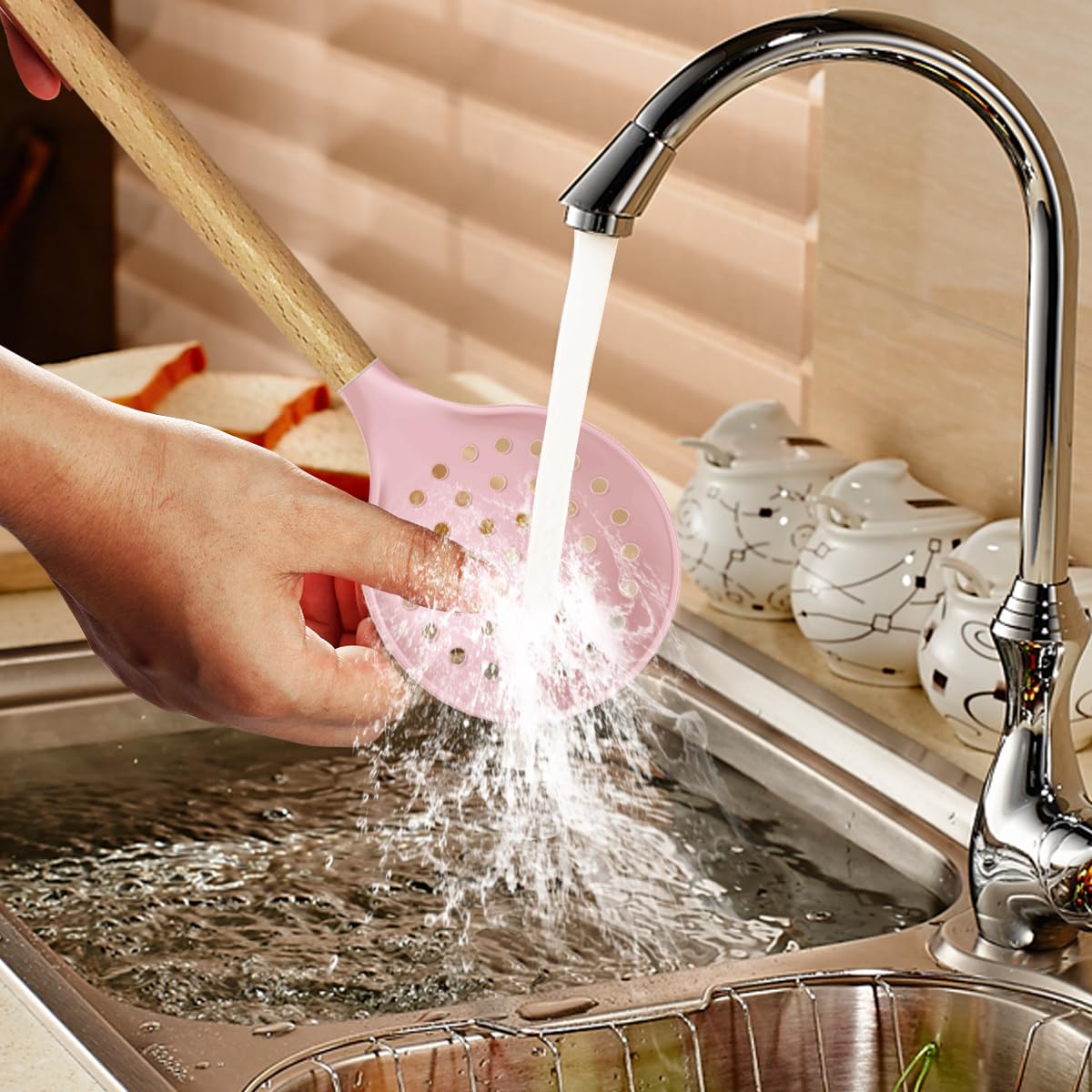 Oannao silicone ladle for precise serving of soups and stews