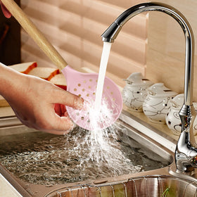 Oannao silicone ladle for precise serving of soups and stews